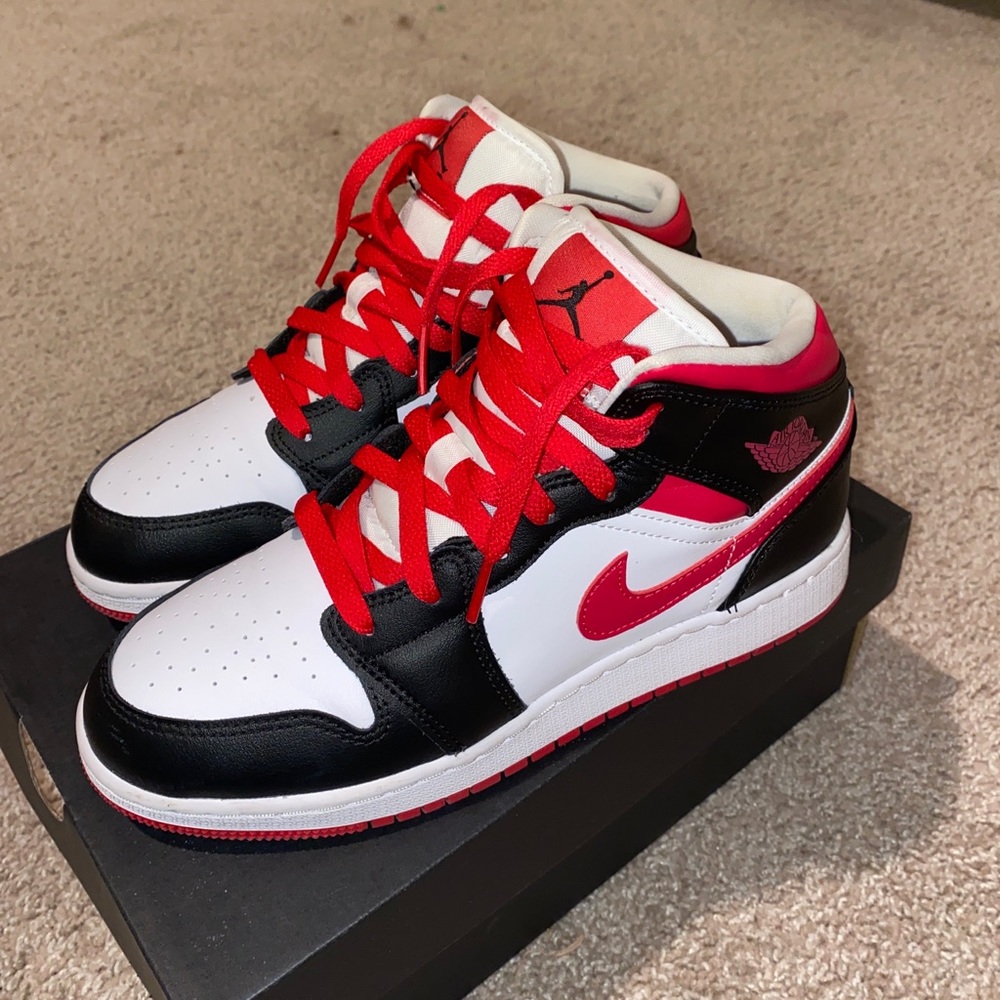 Air Jordan’s mids